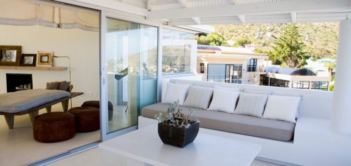 How to furnish an enclosed veranda in a modern style: ideas and design tips