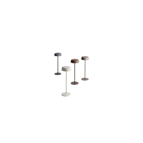 fade-metal-plust-tischlampe