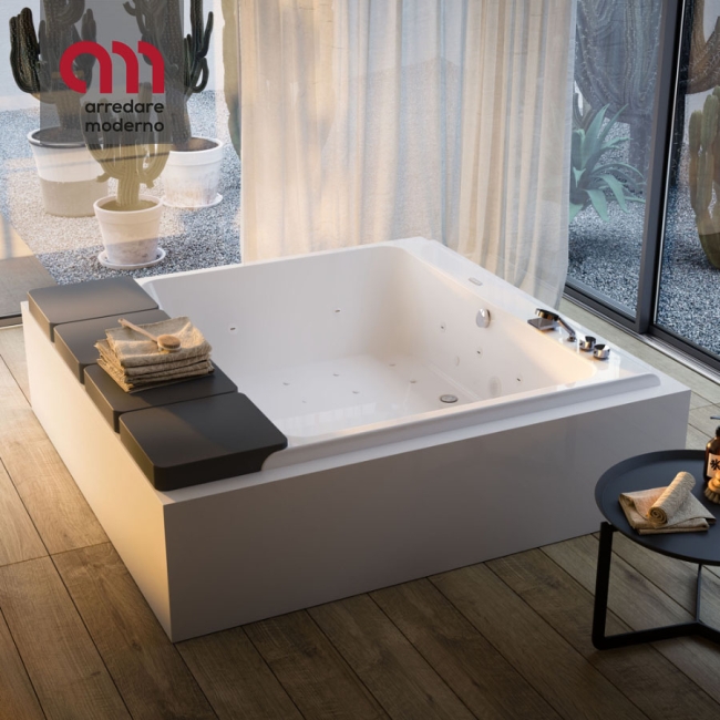 Mawi Glass 1989 free-standing bathtub