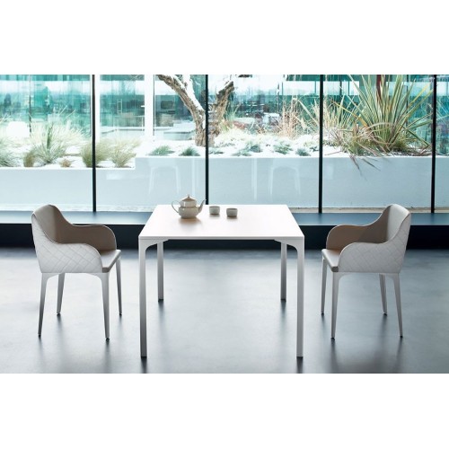 Armando Midj square table