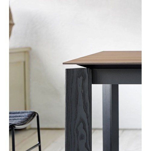 blade-midj-table-with-wooden-top