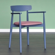 Claretta Miniforms chair with armrests