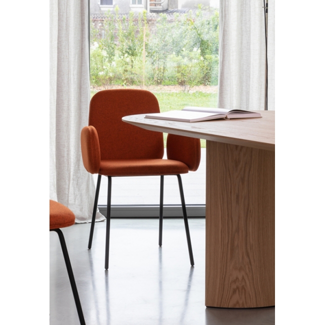 Leda Miniforms chair with armrests