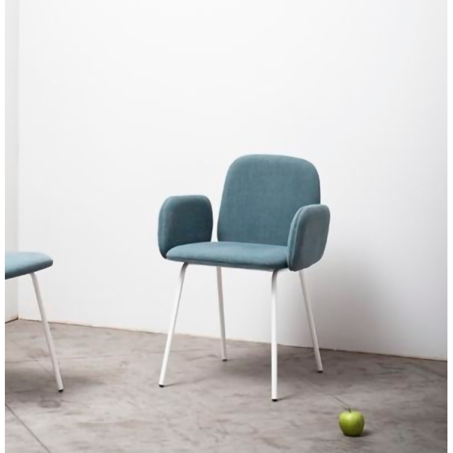 Leda Miniforms chair with armrests