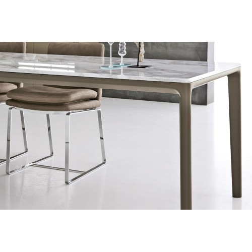 Board Alivar dining Table