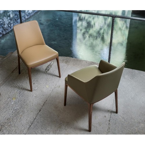 Amanda Comfort Alivar Armchair