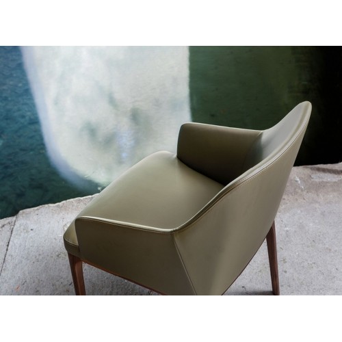 Amanda Comfort Alivar Armchair