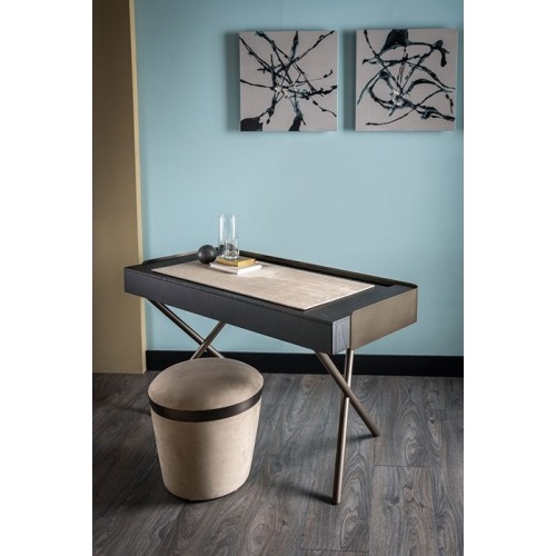 Luis Cantori Desk