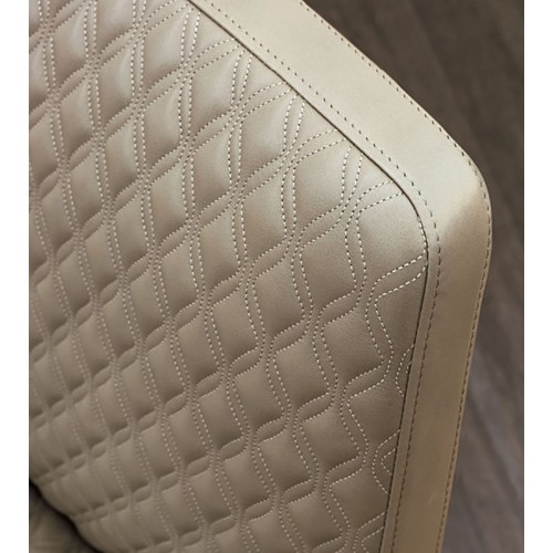 Alivar Flexa Lounge quilted armchair