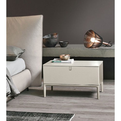 inside-alivar-bedside-table