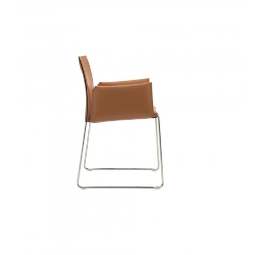 bizzy-enrico-pellizzoni-chair-with-armrests