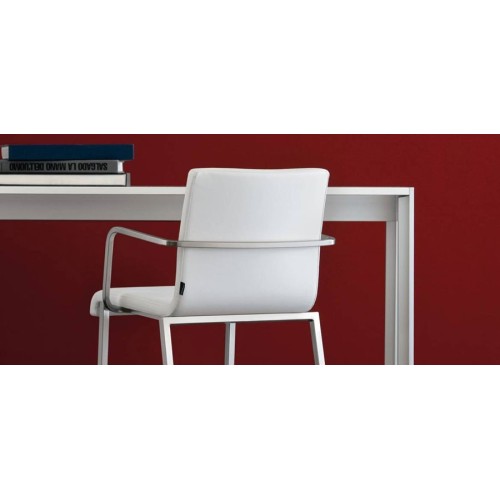 kuadra-xl-chair-with-armrests-pedrali