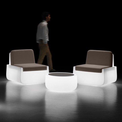 bold-armchair-light-plust-indooroutdoor