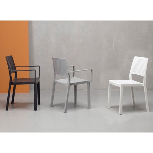 Emi Scab Chair with armrests