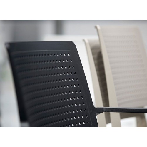 Emi Scab Chair with armrests