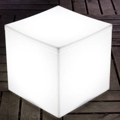 Loungue cube Serralunga illuminable pouf.