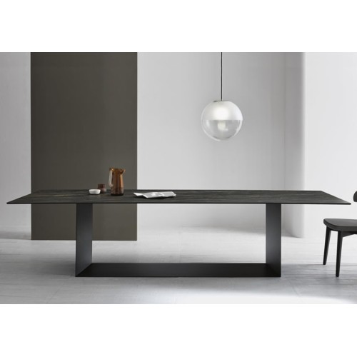 T5 Tonelli dining Table