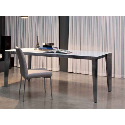 Cruz Bontempi table with lacquered steel frame