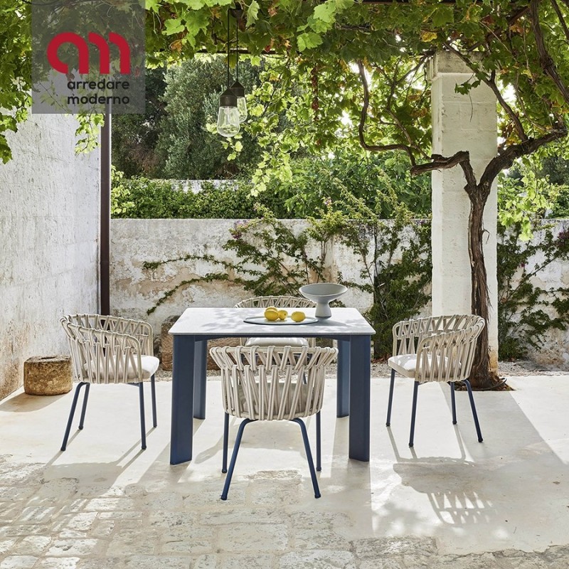 Plinto Varaschin outdoors Table