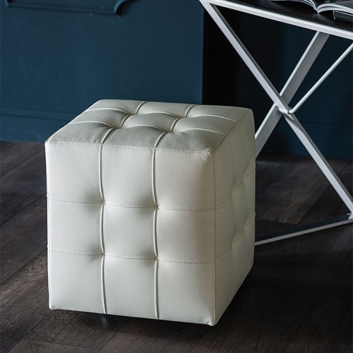 bob-cattelan-italia-pouf